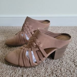 Universal Thread Cunky Heel Beige Mule‎ Crog Size 6